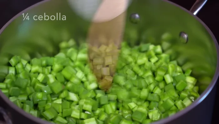 Sauté the cactus with onion, garlic, salt, and green tomato peels in a saucepan until the slime is released. Lower the heat and cook for 25 minutes, stirring occasionally.