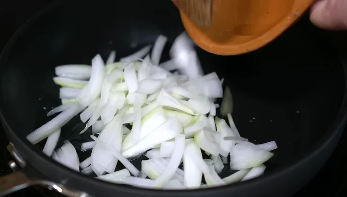 In a frying pan with hot oil, sauté onion over medium heat for 5 minutes.