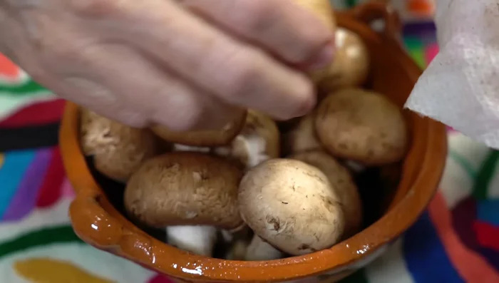 Clean mushrooms with a damp paper towel and slice them.