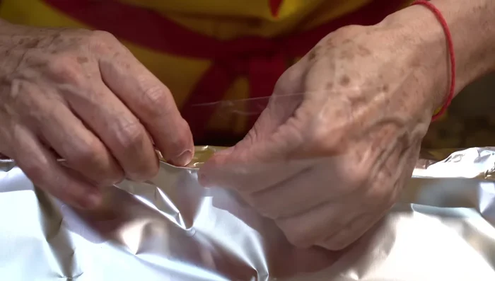 Wrap the mixiotes tightly in foil.