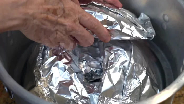Steam the mixiotes in boiling water for 1 hour and 20 minutes.