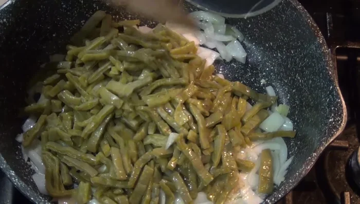 Add the cooked nopales, cilantro, and oregano to the pan.