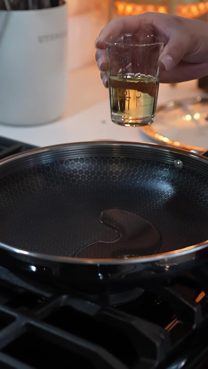 Add 1/4 cup of oil to a non-stick pan over medium heat. Let it heat up.