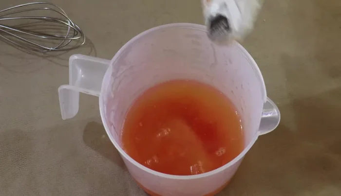 Dissolve peach-flavored gelatin in a cup of boiling water. Let it rest for 10 minutes, then add two cups of cold water and stir until completely dissolved.