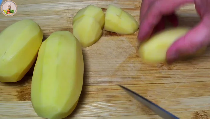 Fry the potatoes: Heat oil in a frying pan and fry the potatoes until golden brown and crispy.