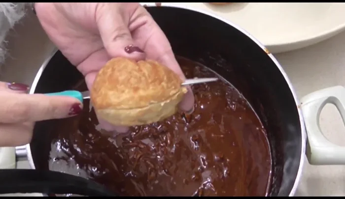 Cut the mini ojaldra rolls in half.