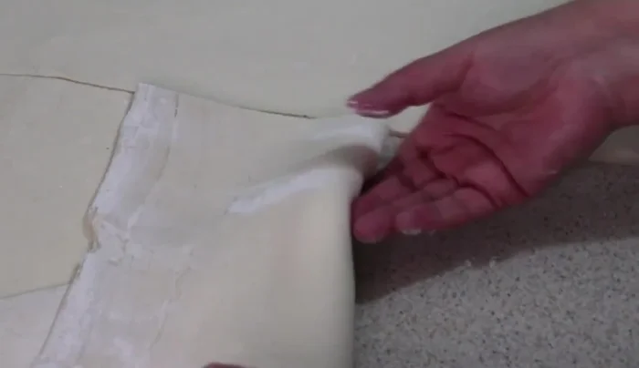 Fold the pastry and refrigerate to prevent drying (171.84)