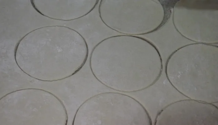 Refrigerate the pastry circles until cold. (225.08)