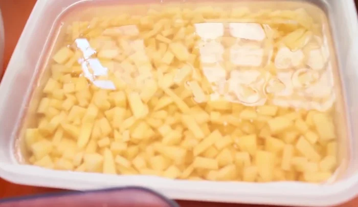 Prepare ingredients: Chop potatoes, carrots, tomatoes, and onion. Clean and soak clams and shrimp. Prepare chiles (remove seeds if desired). Cook octopus and chop into small pieces. Clean shrimp (remove digestive system using a toothpick as shown in the video).