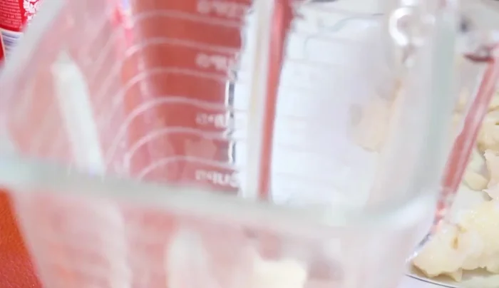 Place the soursop pulp into a blender.