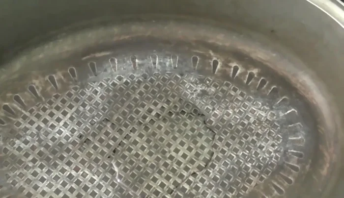 In a separate saucepan, sauté the remaining blended tomato mixture with oil.