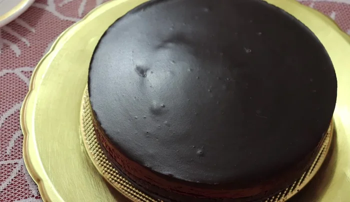 Remove from the mold and decorate with your favorite fruits.