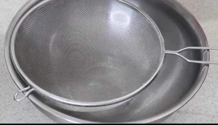 Sift flour and baking powder together in a sieve.