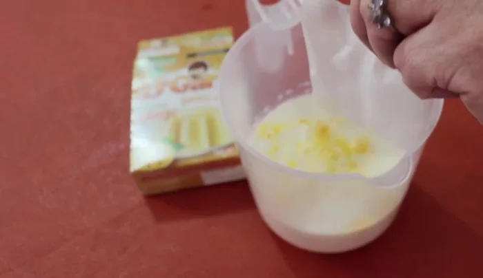 Prepare the Milk Gelatin: In a saucepan, combine 2 cups of boiling milk with 1 packet (or 1 tablespoon) of gelatin. Stir until completely dissolved.