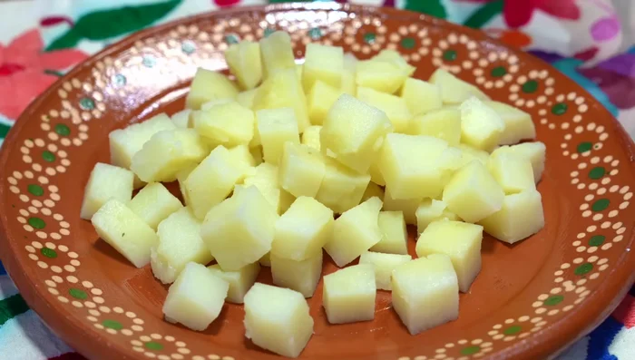 Dice the cooked potato.