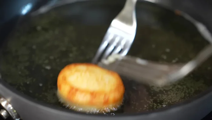 Remove the infladitas and drain on absorbent paper. (168.66)