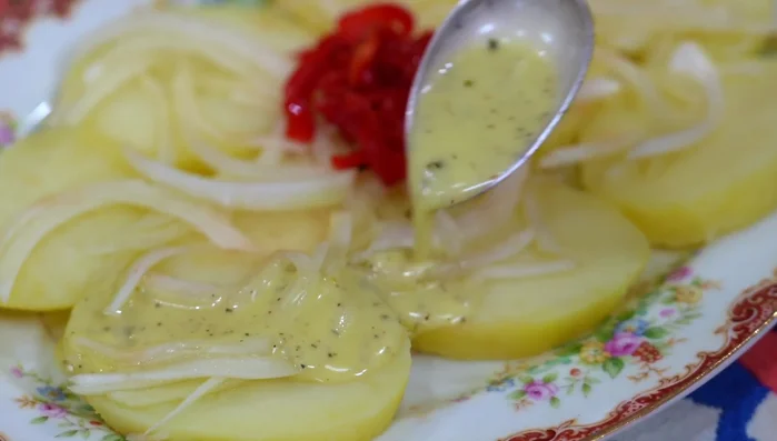 Decorate with canned bell peppers and remaining dressing.