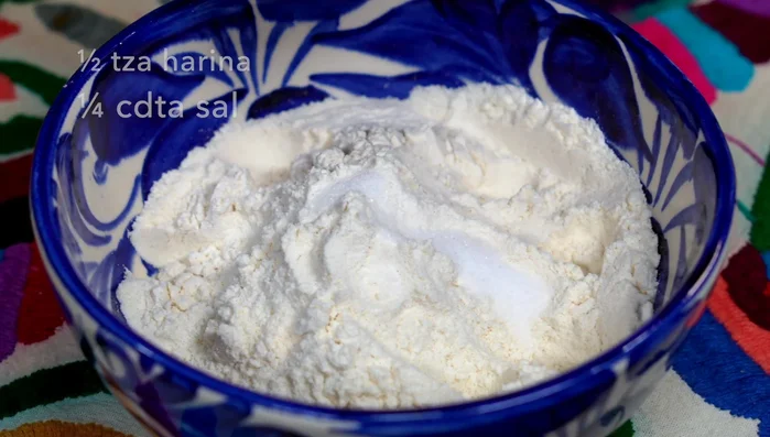 Season flour with salt and garlic powder. (216.36)