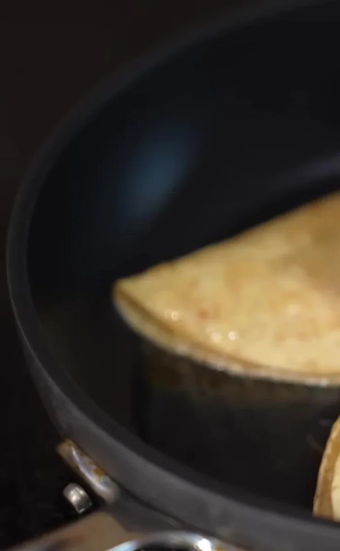 Fry the tacos: In hot oil, gently fry the tacos, pressing lightly, until golden brown on both sides. Drain on absorbent paper.