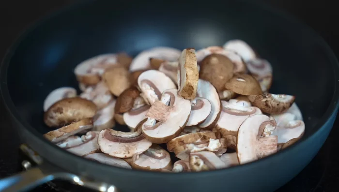 Cook the filling: Heat oil in a pan over medium-high heat. Add sliced mushrooms, season with salt and pepper, and cook until liquid is released. Add onion, red bell pepper, and jalapeño (optional).