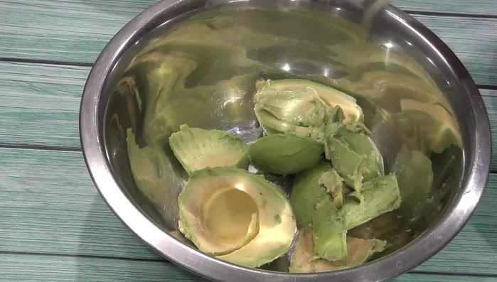 Prepare the avocado: Mash avocado with lemon juice and cilantro. (787.87)