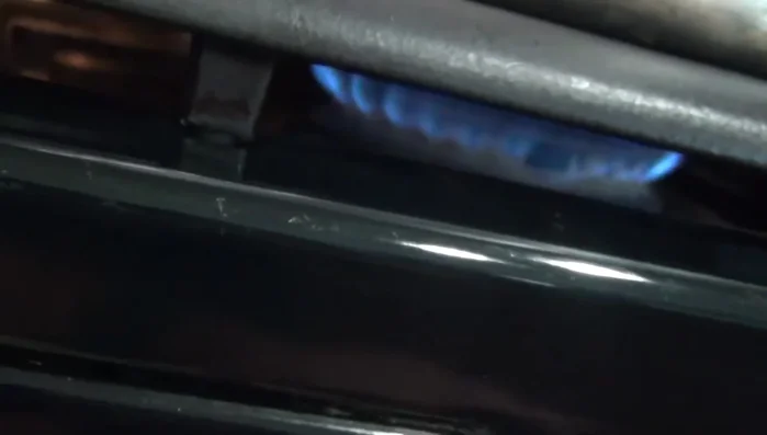 Cook on medium heat for 1 hour and 30 minutes, or until the chicken is cooked through.