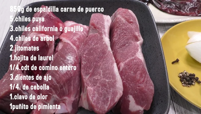 Cut the pork shoulder into small pieces. Rinse and set aside.