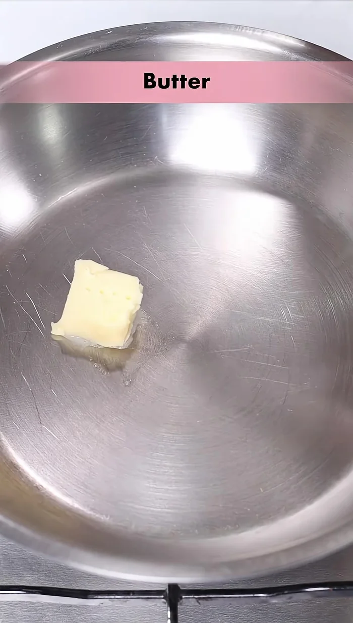 In a pan, sauté chopped garlic and ground oats for a few seconds.