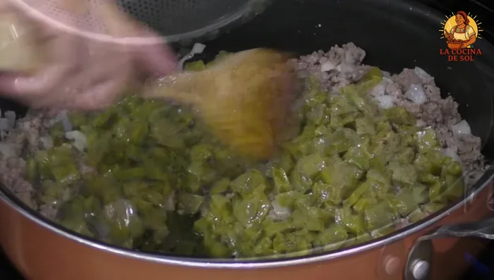 Add nopales to the meat and fry together for 8 minutes. Stir in the blended chili sauce and cover to cook for 12 minutes.