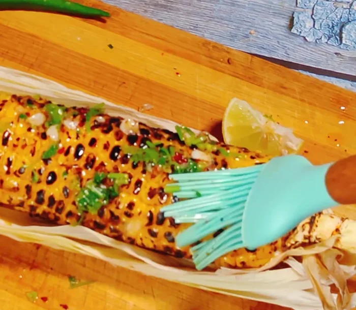 Combine Butter Garlic Corn: Spread the garlic butter evenly over the corn. Optionally, serve with corn husk.