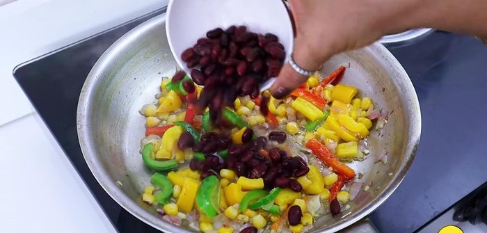 Add boiled kidney beans, salt, and mix well.