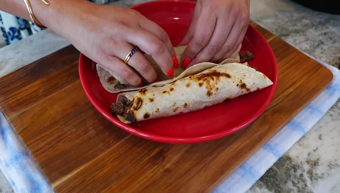 Assemble your burritos: Warm tortillas. Fill each tortilla with rice, ground beef, queso, and pico de gallo. Roll up and enjoy!