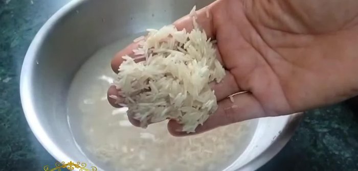 Soak rice in water.