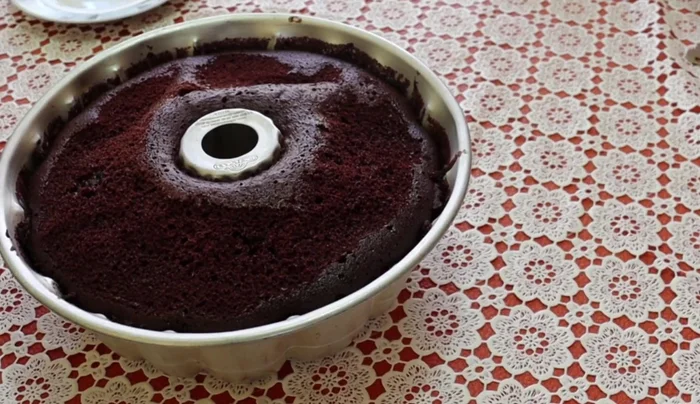 Once completely cool, carefully invert the cake onto a serving plate.