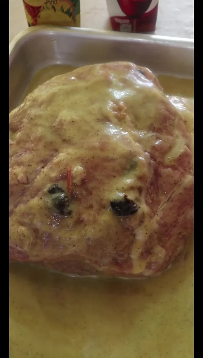 Preheat oven to 250°C (482°F). Add more pineapple juice to the leg.