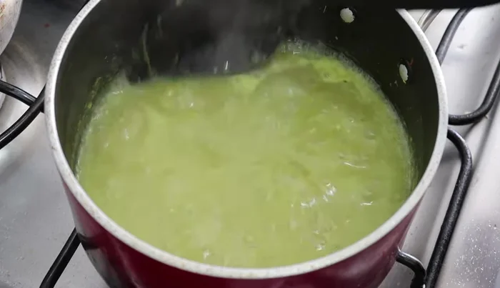 Serve the flautas on a plate, topped with the green sauce, lettuce, cream, tomato slices, and grated cheese.