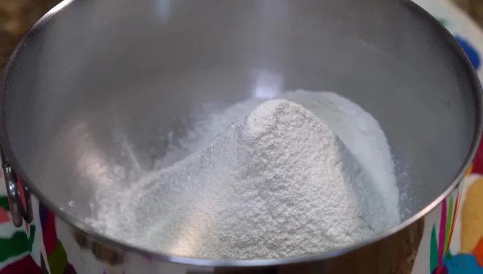 Add cinnamon and sugar to the sifted flour mixture and stir.