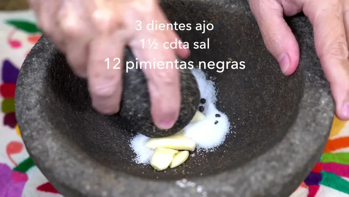 Prepare the butter mixture: In a molcajete (or using a garlic press), mash garlic with salt and pepper. Add paprika, thyme, and oregano. Mix well with softened butter. Reserve a small portion.