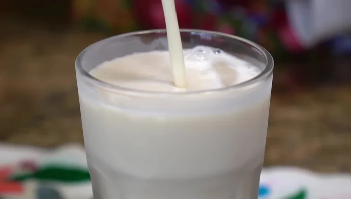 Prepare fresh plantain water by dissolving sugar in water. Blend plantains, milk, cinnamon, vanilla, and sugar water.