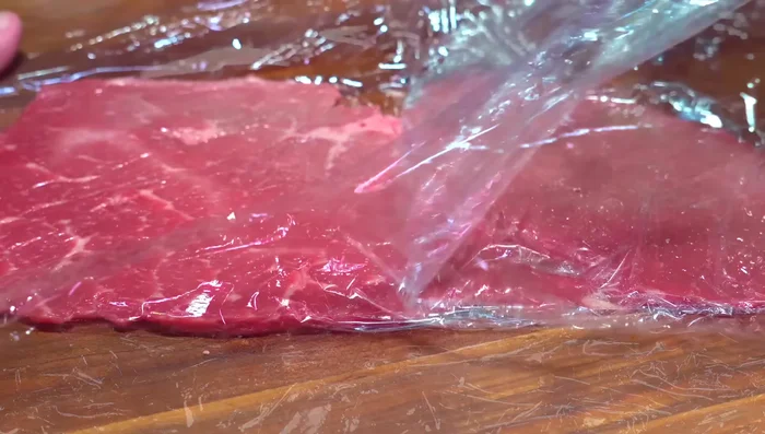 Flatten the beef steak and cut it into strips. Season with salt and pepper, let it rest for at least half an hour (preferably longer).