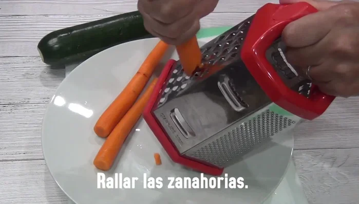 Grate the carrots and zucchini.